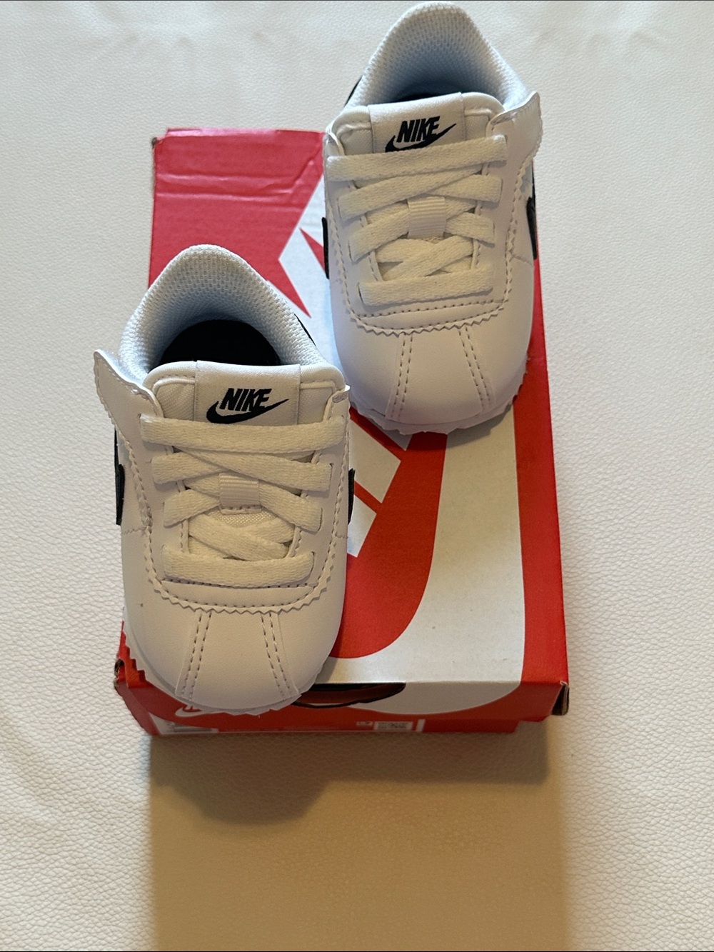 Nike Kids White and Black Classic Cortez Sneakers NWT - Picture 2 of 3